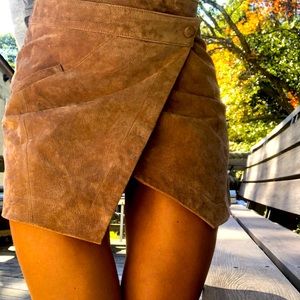 BlankNYC Suede skirt. Sz 26. Camel.